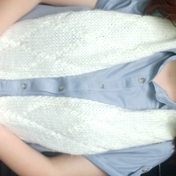 Hat and scarf - Picture 1 of 6